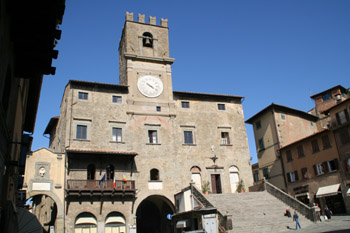 [Cortona Piazza]