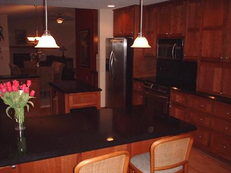 [Kitchen w/Island]